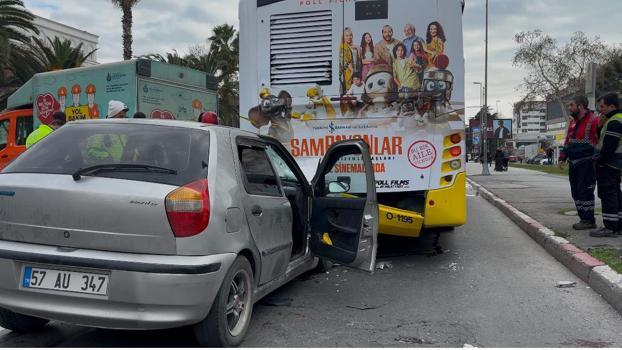 İstanbul - Fatih'te otomobil İETT otobüsüne çarptı: 3’ü çocuk 8 yaralı