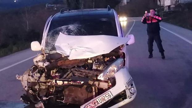 Yola çıkan yaya, kazaya neden oldu: 2 ölü, 5 yaralı