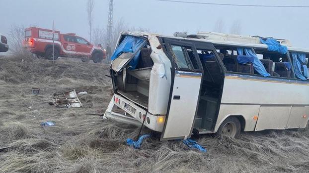 Malatya'da midibüs devrildi: 16 yaralı