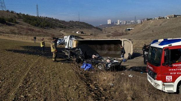 Zift yüklü kamyon, kamyonete çarptı; 3 belediye personeli öldü