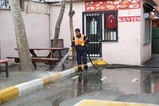 Küçükçekmece’de okullarda ilaçlama ve dezenfeksiyon çalışması yapıldı