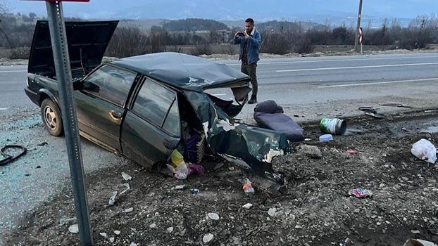 Mucize kurtuluş; ikiye bölünen otomobilden yara almadan kurtuldu