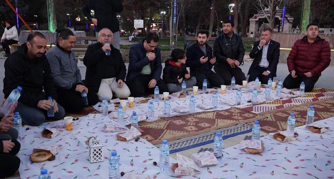 Burdur İHH'dan ümmet iftarı