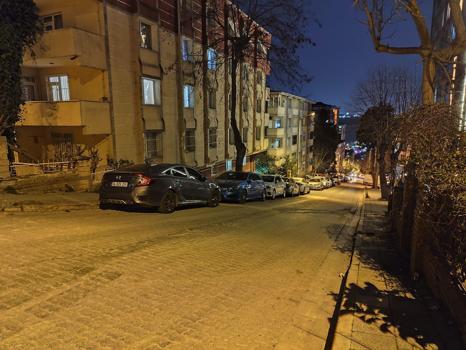 İstanbul- Küçükçekmece'de motosikletli şüpheliler park halindeki otomobile ateş açtı