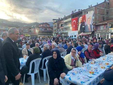 Ulus'ta belediyenin iftarına 2 bin kişi katıldı