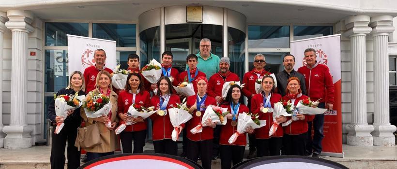 Kış oyunlarında 10 madalya alan Özel Sporcularımıza kutlama sürprizi