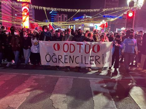 Ankara'da polis ile göstericiler arasında 'İmamoğlu' arbedesi; gözaltılar var