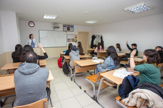 Bursa Büyükşehir Belediyesi'nden YKS'ye hazırlanan bin 200 öğrenciye kurs desteği