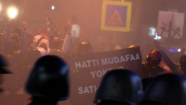 Ankara'da 'İmamoğlu' protestosu; polisten göstericilere TOMA ve biber gazlı müdahale