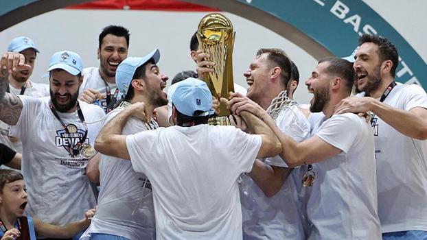Şampiyon Trabzonspor kupasına kavuştu