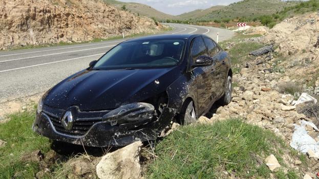 Gercüş’te kontrolden çıkan otomobil kayalıklara çarptı: 1'i ağır 5 yaralı
