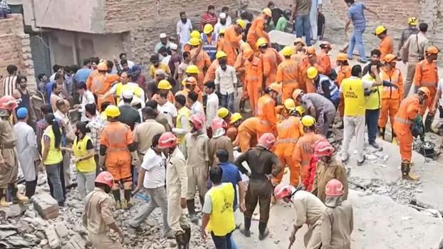 Hindistan'da 4 katlı bina çöktü: 11 ölü