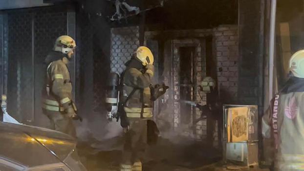 Bayrampaşa’da doğal gaz kutusunda çıkan yangın iş yerine sıçradı