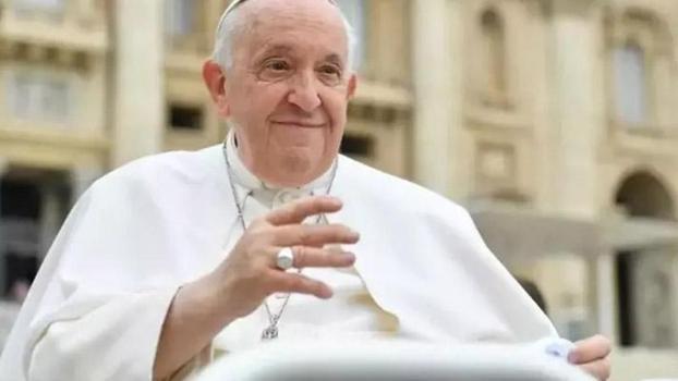 Papa Francis yaşamını yitirdi