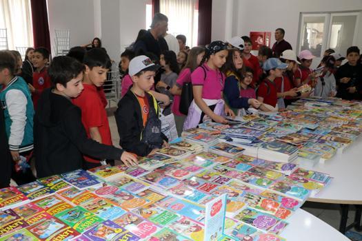 Burdur'da kitap fuarı açıldı