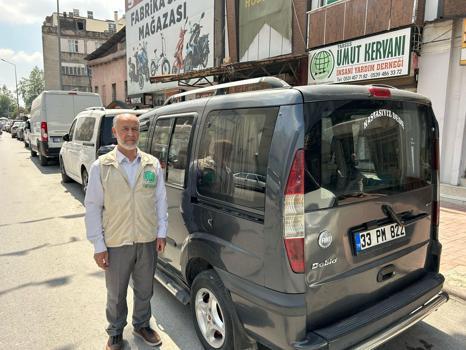 Mersin'de hayırsever aracını Gazze'ye bağışladı