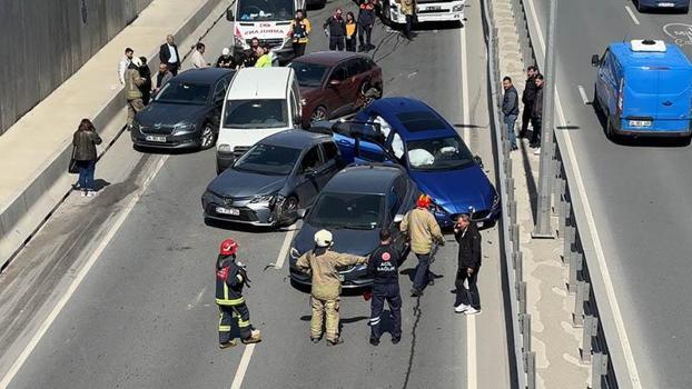 Beylikdüzü’nde altgeçitte 6 aracın karıştığı zincirleme kaza