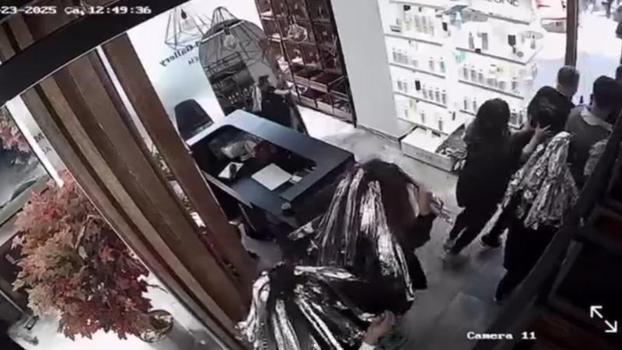 İstanbul'da deprem anları kamerada; kadınlar kuaförde boya yaptırırken yakalandı