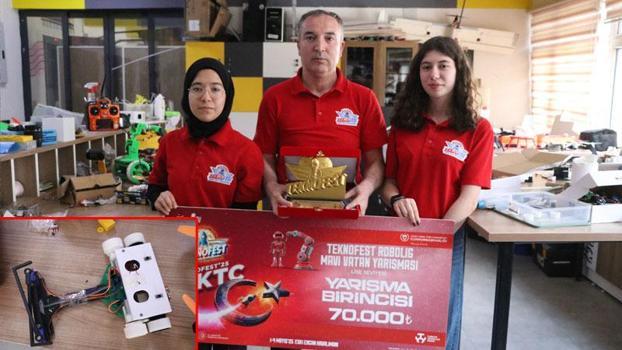 Türkiye’den aldığı bayrağı Kıbrıs’ta göndere çeken robot projesiyle TEKNOFEST’te birinci oldular