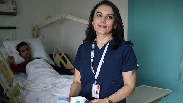 Sibel Hemşire, hastalara sesiyle deva oluyor