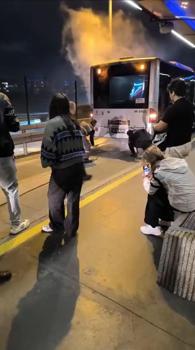 İstanbul - Kağıthane'de metrobüste yangın; seferler bir süre durduruldu