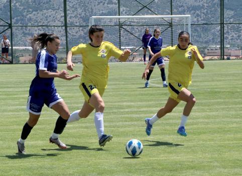 Üniversiteler Arası Kadınlar Futbol Türkiye Şampiyonası başladı