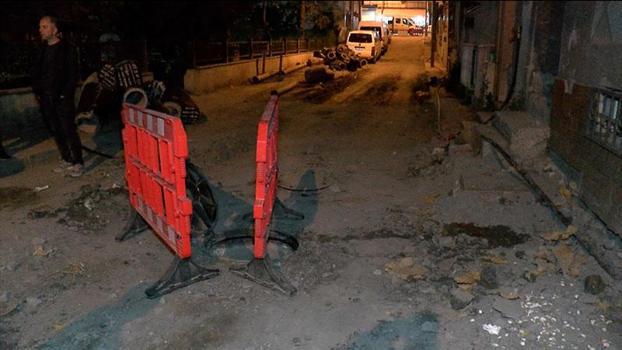 Bayrampaşa'da rögarda patlama; sokak trafiğe kapatıldı