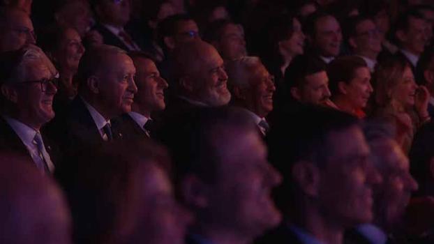 Arnavutluk'ta Cumhurbaşkanı Erdoğan ve liderlerin yapay zekayla oluşturulan çocukluk görüntüleri izletildi