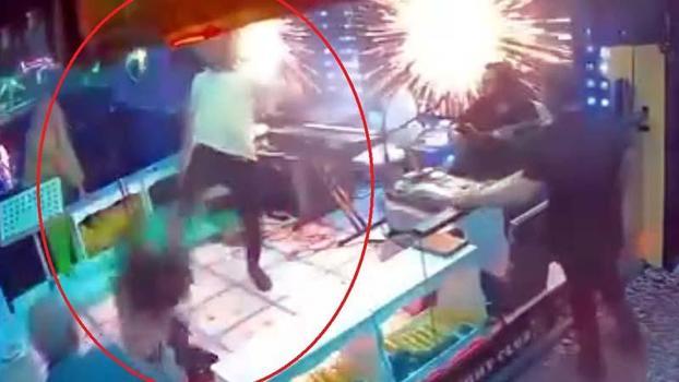 Eğlence mekanında sahneye çıkıp, yaşamına son verdi