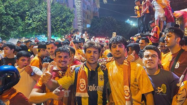 Adana'da Galatasaraylıların şampiyonluk kutlamasına Fenerbahçe taraftarı da katıldı