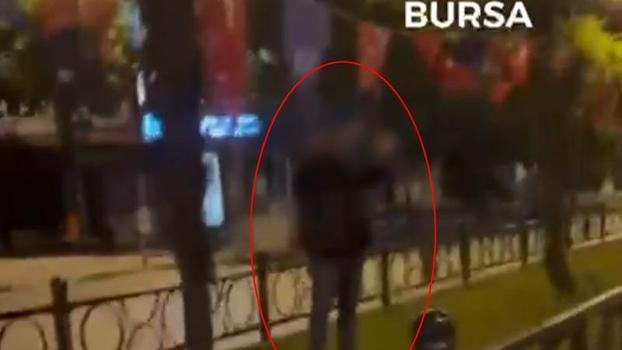 Türk bayrağını yakmaya çalıştığı öne sürülen şüpheli, kadın tepki gösterince kaçtı