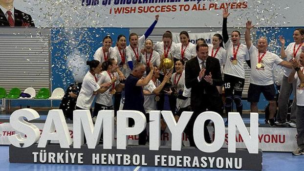 Yalıkavakspor şampiyonluk kupasını çiftledi