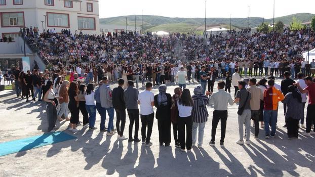 Bitlis Eren Üniversitesi öğrencileri sınavlar öncesi eğlendi