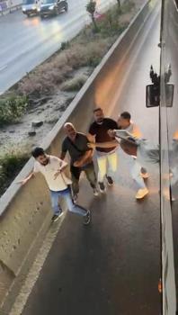 İstanbul - Esenler'de yol verme kavgasında İETT otobüsünü taşladılar