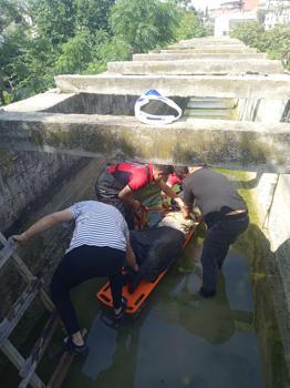 Sulama kanalına düştü, itfaiye kurtardı