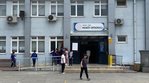 Kantinden aldıkları dönerden rahatsızlanan 4 öğrenci hastaneye kaldırıldı