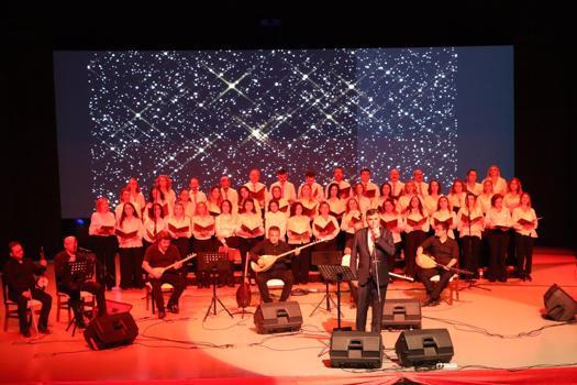 Öğretmenler korosu ilk konserinde sahneye çıktı