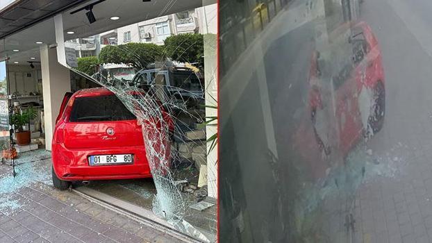 Adana'da otomobil, ayakkabı mağazasına daldı; kaza kamerada