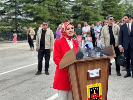 Bakan Göktaş, kadın kooperatifinde hamur açtı (5)