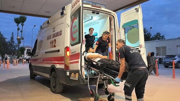 Şakalaşırken sigara paketini düşüren arkadaşını bıçakladı