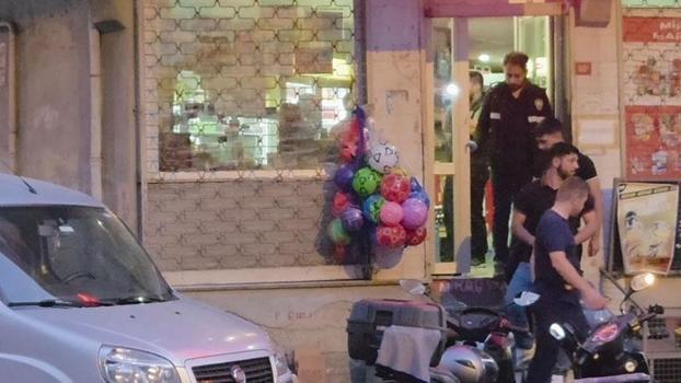 Bağcılar'da markete silahlı saldırı; önünden geçen çocuklar son anda kurtuldu