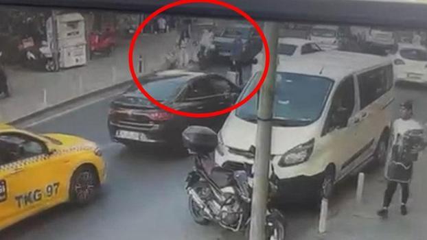Kağıthane'de fren yerine gaza bastı: 4 araca çarptı 2 kişi yaralandı; o anlar kamerada