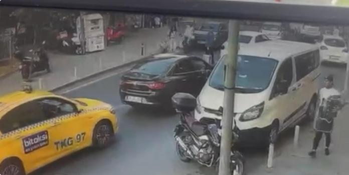 İstanbuo - Kağıthane'de fren yerine gaza bastı: 4 araca çarptı 2 kişi yaralandı; o anlar kamerada