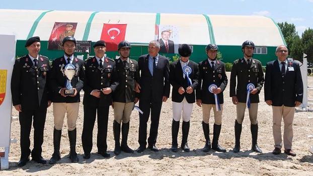 Jandarmanın 186'ncı yılı binicilik organizasyonuyla kutlandı