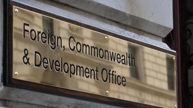 İngiltere, İsrail'deki diplomatlarının ailelerini geri çekti