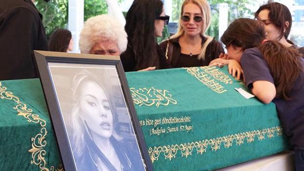 Nihal Candan son yolculuğuna uğurlandı
