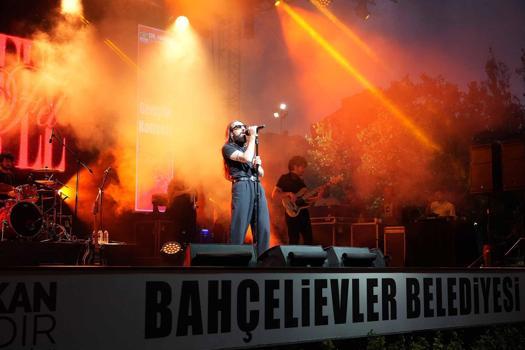 Emre Fel, Bahçelievler'de konser verdi