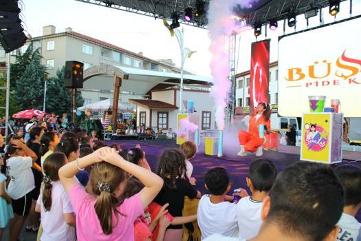 Akşehir’deki çocuklar şenlikte doyasıya eğlendi