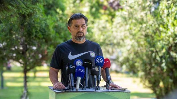İlhan Palut: En zor dönemleri yaşıyor, yönetimle takımı kurmaya çalışıyoruz