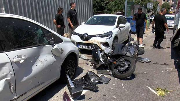 Üsküdar'da 3 aracın karıştığı zincirleme kazada motosikletli ağır yaralandı